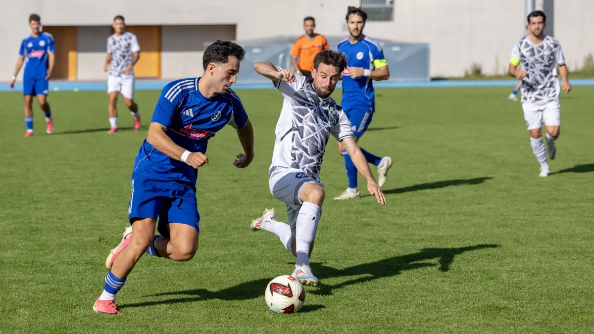 VfL Sindelfingen - ASV Botnang, Fussball, Herren, Landesliga 2, 8.Spieltag, Saison 2026/2027, 19.09.2026, Albion Dreshaj (VfL Sindelfingen #20) und Colin Schmidt (ASV Botnang #19)
Foto: DROFITSCH/EIBNER