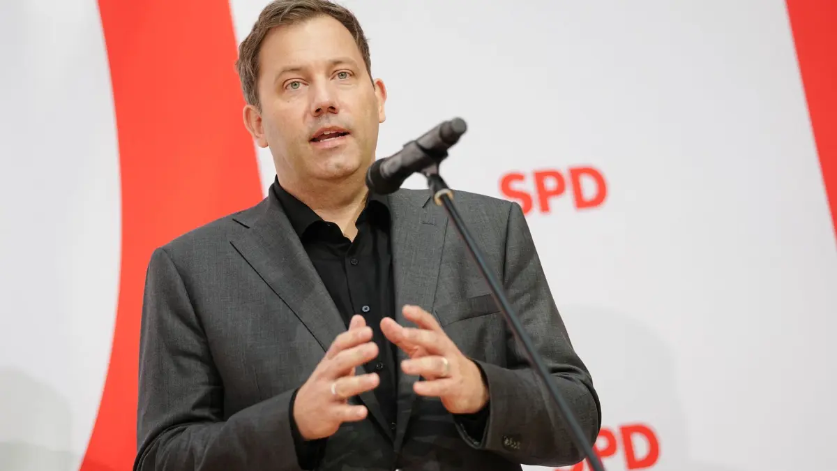 Nach den Landtagswahlen - SPD: 21.09.2026, Berlin: Lars Klingbeil (SPD), Bundesminister der Finanzen, Vizekanzler und SPD-Bundesvorsitzender, gibt nach der Landtagswahl in Mecklenburg-Vorpommern und der Abgeordnetenhauswahl in Berlin eine Pressekonferenz. Foto: Kay Nietfeld/dpa +++ dpa-Bildfunk +++