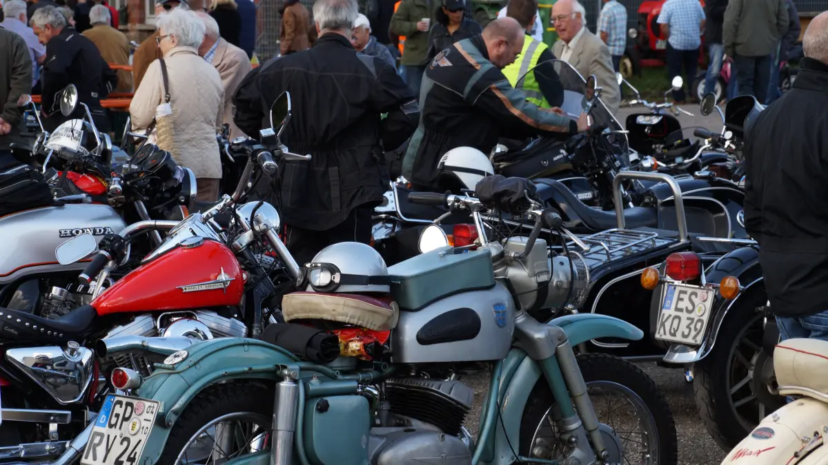 Ebersbach, Parkplatz der Fa. Ceramtec: Oldtimertreffen: Ebersbach, Parkplatz der Fa. Ceramtec: Oldtimertreffen und Tag der offenen Tür im Museum-Patina Oldtimer