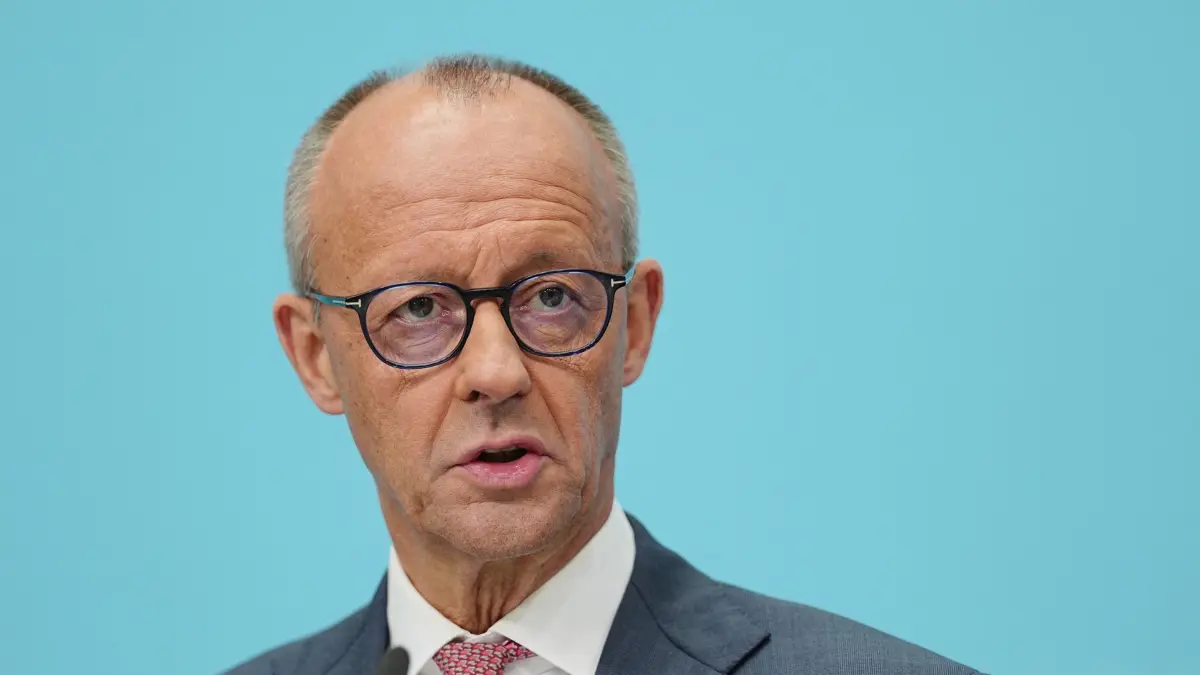 Nach den Landtagswahlen - CDU: Bundeskanzler Friedrich Merz (CDU) gibt nach der Landtagswahl in Mecklenburg-Vorpommern und der Abgeordnetenhauswahl in Berlin eine Pressekonferenz. (zu dpa: «Merz: Ausscheiden aus Landtag «tiefe Zäsur» für CDU»)