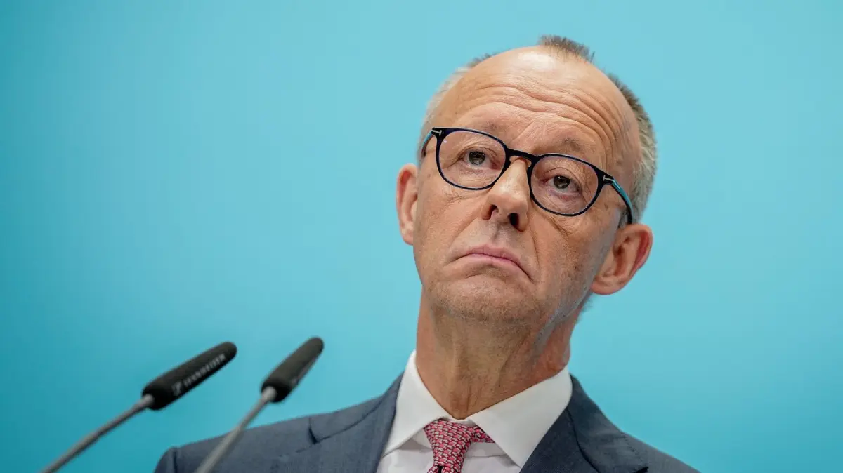 Nach den Landtagswahlen - CDU: Bundeskanzler Friedrich Merz (CDU) gibt eine Pressekonferenz nach der Landtagswahl in Mecklenburg-Vorpommern und der Abgeordnetenhauswahl in Berlin. (zu dpa: «Merz nach Wahldebakel in der Unionsfraktion»)