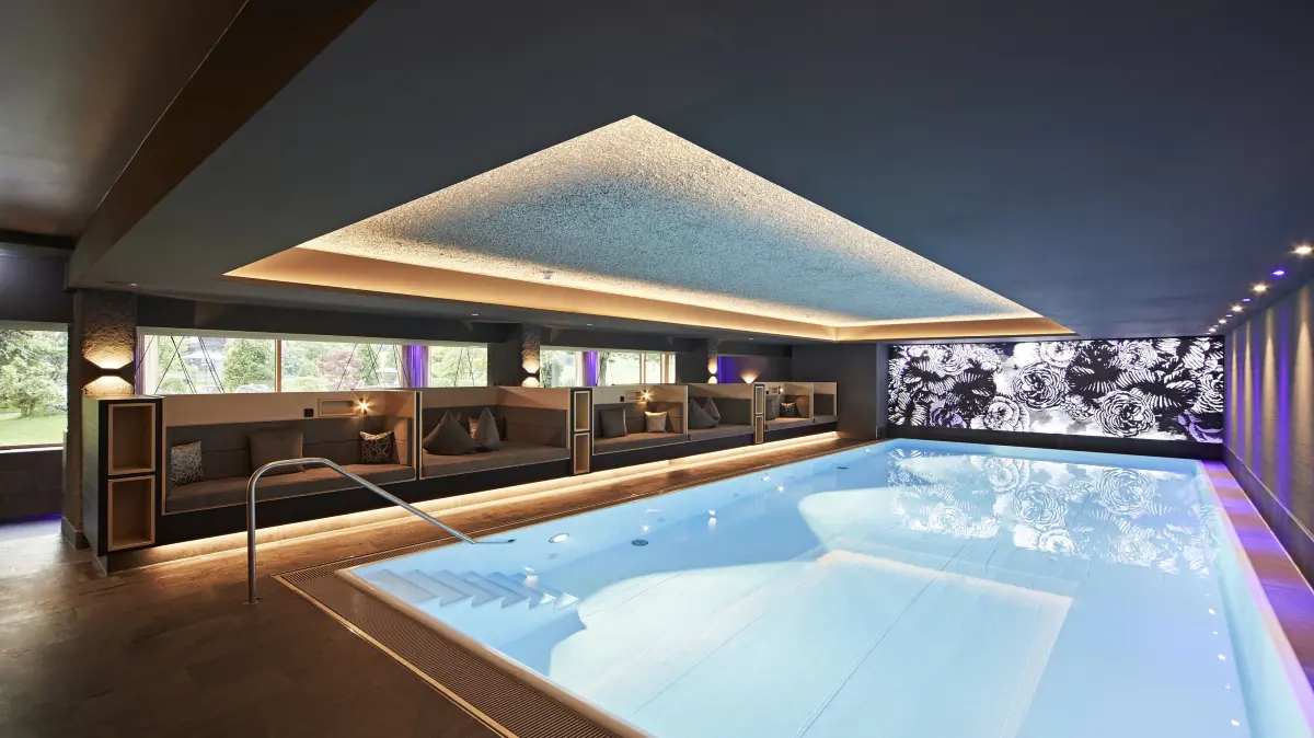 Die WasserLounge mit 30 Grad warmem Schwimmbad.