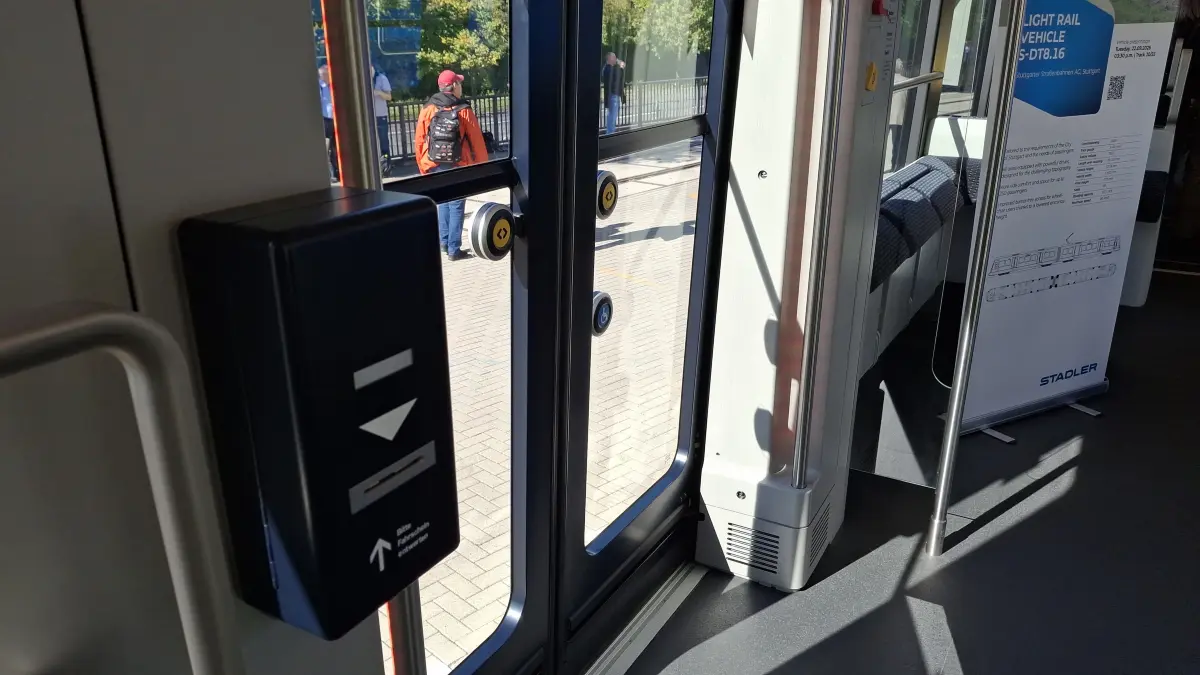 Die neue Stadtbahn für Stuttgart vom Typ S-DT8.16 wird von den Stuttgarter Straßenbahnen SSB und dem Hersteller Stadler auf der Fachmesse Innotrans in Berlin der Öffentlichkeit vorgestellt