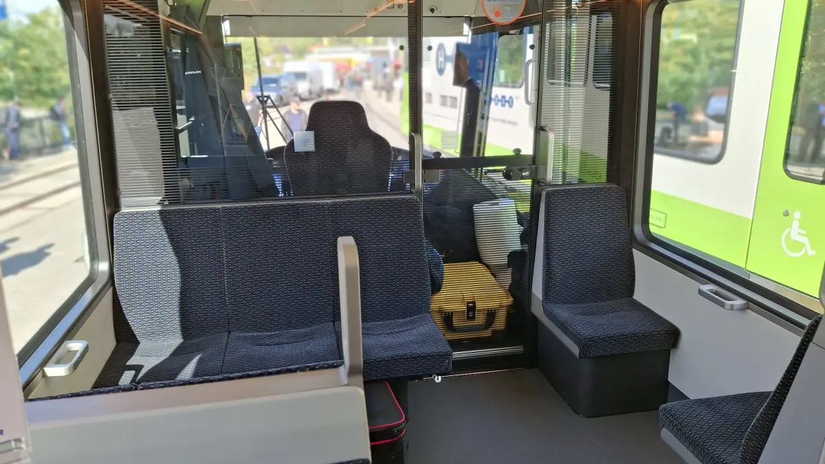 Die neue Stadtbahn für Stuttgart vom Typ S-DT8.16 wird von den Stuttgarter Straßenbahnen SSB und dem Hersteller Stadler auf der Fachmesse Innotrans in Berlin der Öffentlichkeit vorgestellt