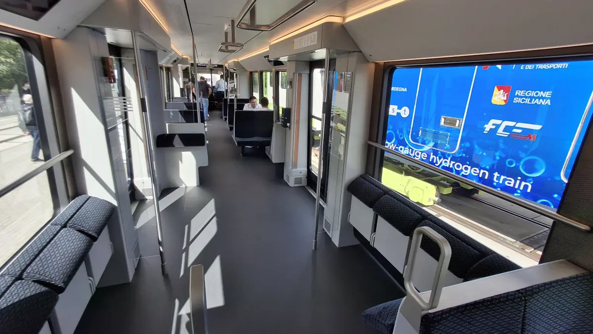 Die neue Stadtbahn für Stuttgart vom Typ S-DT8.16 wird von den Stuttgarter Straßenbahnen SSB und dem Hersteller Stadler auf der Fachmesse Innotrans in Berlin der Öffentlichkeit vorgestellt