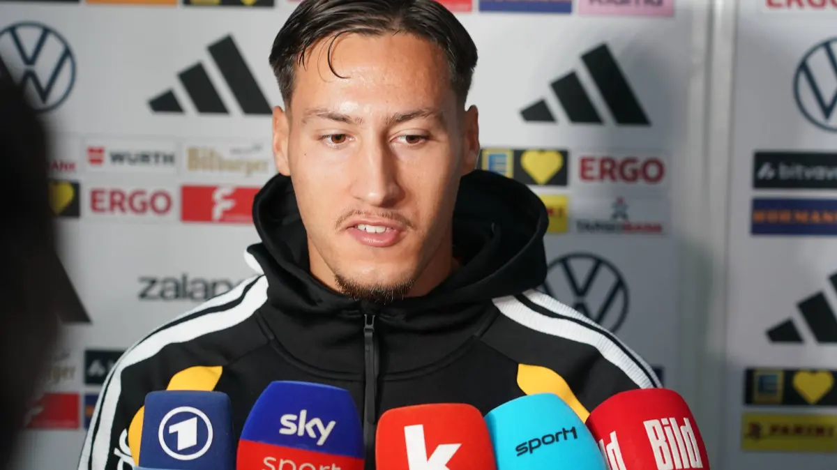 Herzo Base 22.09.2026: Deutsche Nationalmannschaft Nations League Vorbereitung, Home Ground, HerzoBase, World of Adidas, Herzogenaurach: Younes Ebnoutalib Deutschland Germany im Fokus des medialen Interesses - Herzo Base 22.09.2026: Deutsche Nationalmannschaft Nations League Vorbereitung, Home Ground, HerzoBase, World of Adidas, Herzogenaurach *** Younes Ebnoutalib: Germany in the Spotlight of Media Attention Herzo Base September 22, 2026 German National Team Nations League Preparation, Home Ground, HerzoBase, World of Adidas, Herzogenaurach