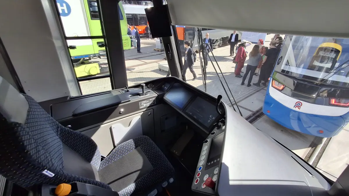 Die neue Stadtbahn für Stuttgart vom Typ S-DT8.16 wird von den Stuttgarter Straßenbahnen SSB und dem Hersteller Stadler auf der Fachmesse Innotrans in Berlin der Öffentlichkeit vorgestellt