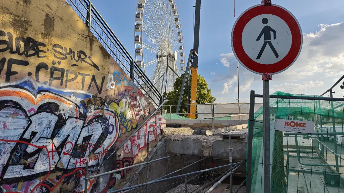 Am Berger Steg wird der Treppenaufgang erneuert. Der Zugang ist von beiden Seiten aus gesperrt.