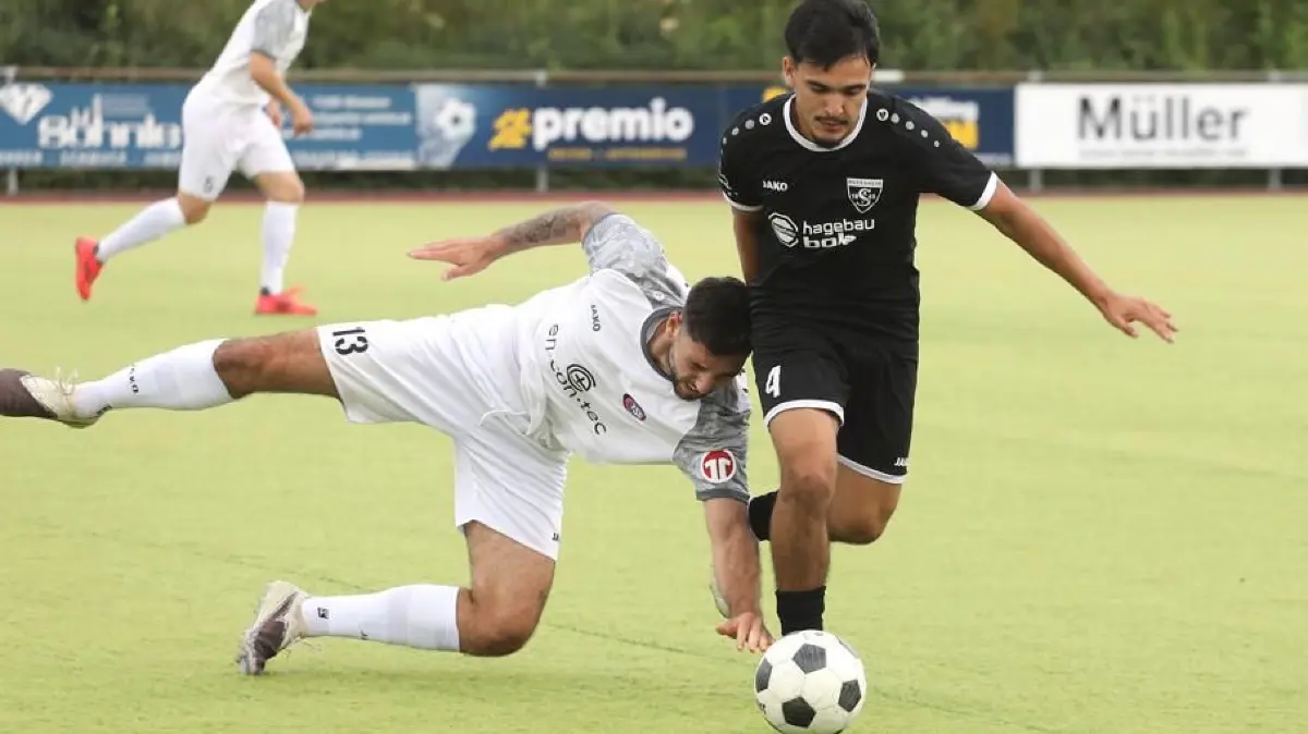 Fußball, Verbandsliga, SKV Rutesheim, Patrick Scheele (re.)
