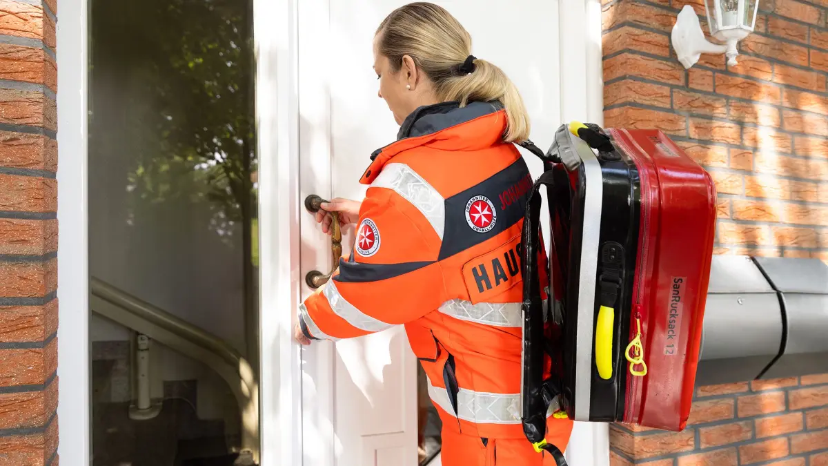 Dank hinterlegtem Haustürschlüssel können die Mitarbeitenden des Hausnotrufs im Ernstfall schnell handeln.