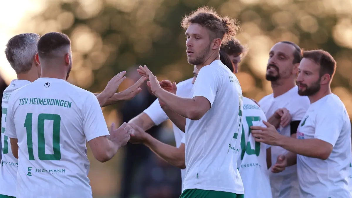 Fußball TSV Heimerdingen vs. SV Leonberg/Eltingen : BAU // 25.09.2026, Deutschland, Heimerdingen, Fußball Landesliga Staffel 1,
TSV Heimerdingen vs. SV Leonberg/Eltingen, Jubel nach dem 1:0 Tor, Torschütze Leon Baumeister (Heimerdingen)
