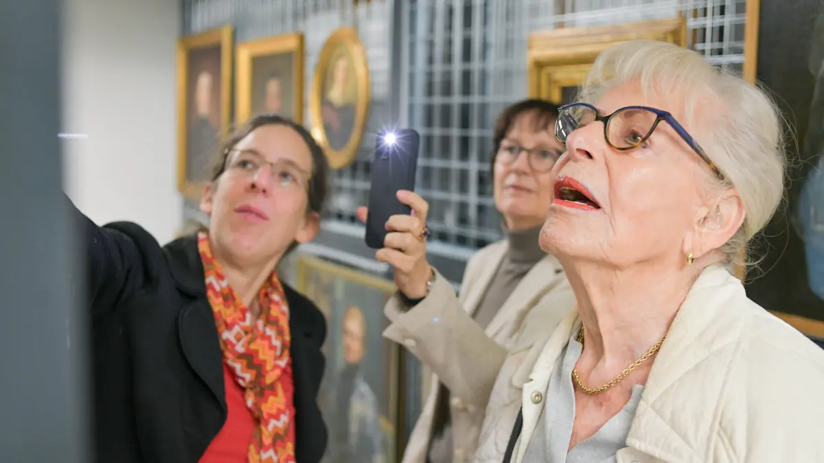 Eva Weyl, Bilder ihrer in Auschwitz ermordeten Großtante : Stuttgart, Besuch der Holocaust-Überlebenden Eva Weyl, die auch durch unsere Unterstützung zwei Bilder ihrer in Auschwitz ermordeten Großtante Alice Harburger erwerben konnte. Frau Weyl besucht am 24.9. die Sammlerin, von der die Bilder ursprünglich stammen und am 25.9. um 10 Uhr das Stadtarchiv, das weitere Bilder von Alice Harburger in seiner Sammlung aufbewahrt
