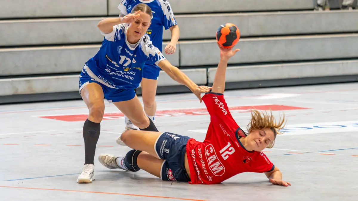 v.l. Lena Schoch (TuS Steißlingen), Sina Venth (SG H2Ku Herrenberg)
TuS Steisslingen - SG H2Ku Herrenberg, Handball, Regionalliga Baden-Wuerttemberg der Frauen, Saison 2026/2027, am 26.09.2026 im Sportpark Mindlestal in Steisslingen, Deutschland. Foto: Eibner-Pressefoto/Eky Eibner. Editorial use only.
