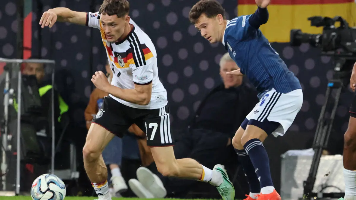 Fussball UEFA Nations League, Deutschland - Griechenland: 27.09.2026, Fussball, Herren, UEFA Nations League 2027, Deutschland - Griechenland, Florian Wirtz Deutschland, Konstantinos Karetsas Griechenland Augsburg WWK-Arena Bayern Deutschland DEU *** September 27, 2026, Soccer, Men s, 2027 UEFA Nations League, Germany vs. Greece, Florian Wirtz Germany, Konstantinos Karetsas Greece, Augsburg WWK Arena, Bavaria, Germany, DEU Copyright: xSebastianxBachx