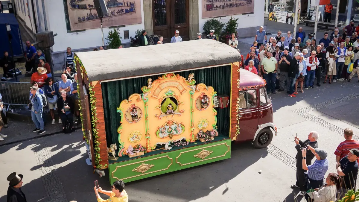 Volksfest Großer historischer Volksfestumzug durch Cannstatt : Volksfest Großer historischer Volksfestumzug durch Cannstatt
