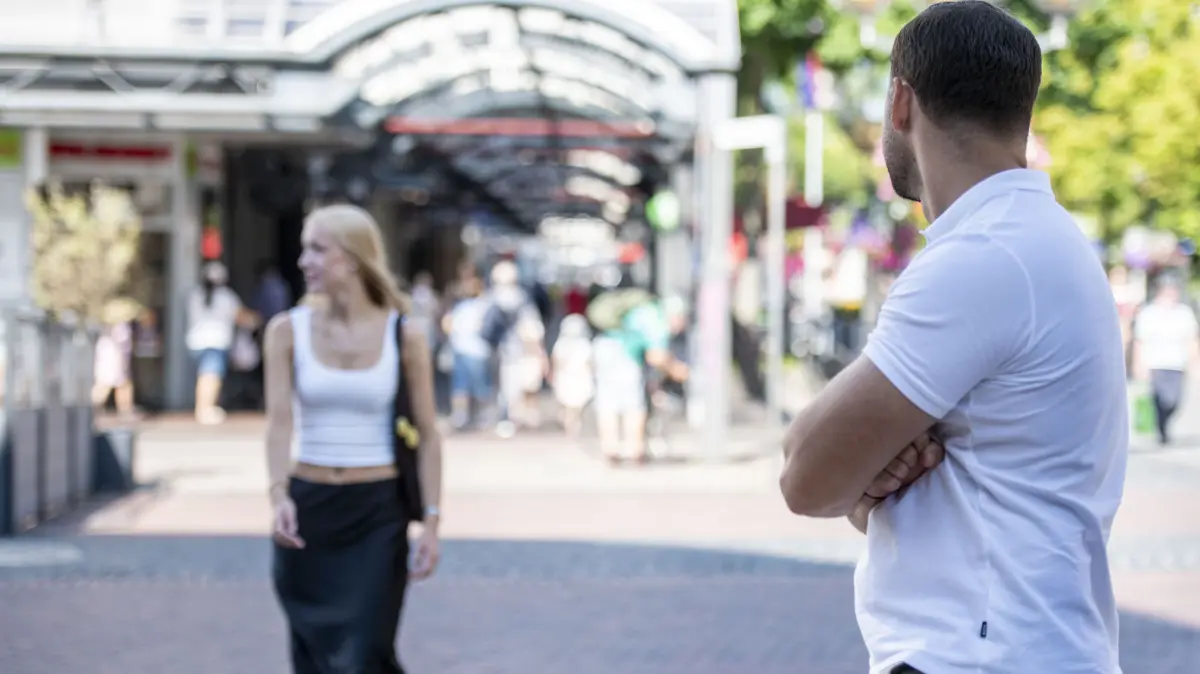 Die Linken fordern, dass die Stadt Duisburg Catcalling verbieten muss. Warum das der richtige Weg ist, erklärt Annika Walther von der Frauenberatungsstelle. 10.08.2026 Duisburg ** NUR FÜR REDAKTIONELLE ZWECKE ** EDITORIAL USE ONLY **Die Linken fordern, dass die Stadt Duisburg Catcalling verbieten muss. Warum das der richtige Weg ist, erklären Anika Walther und Kathrin Knaup von der Frauenberatungsstelle. 10.08.2026 Duisburg Deutschland NRW Duisburg Copyright: DanielxAttia *** The Left Party is calling on the city of Duisburg to ban catcalling. Annika Walther from the Women’s Counseling Center explains why this is the right approach. August 10, 2026, Duisburg ** FOR EDITORIAL USE ONLY ** EDITORIAL USE ONLY ** p The Left Party is calli Copyright: DanielxAttia doc873ldj5x49ggvzbv9ny ,EDITORIAL USE ONLY