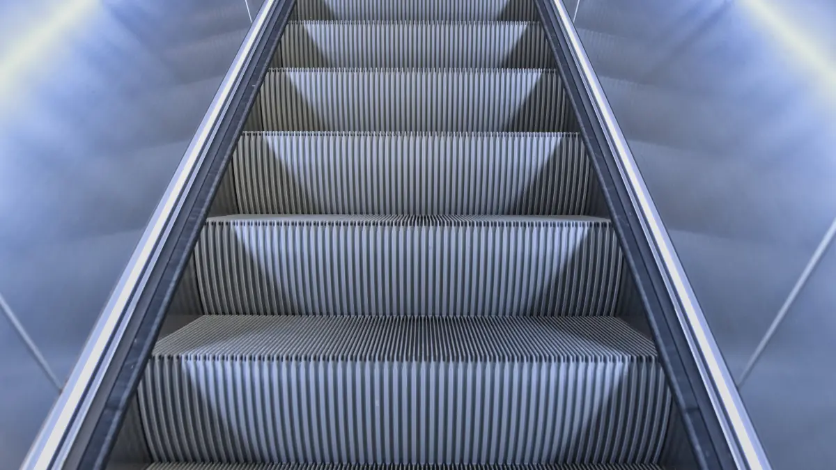 Stehende Rolltreppe, leere Innenstädte, Harter Lockdown, Corona-Krise, Bad Cannstatt, Stuttgart, Baden-Württemberg, Deutschland Einzelhandel Corona *** Standing Escalator, Empty Downtowns, Hard Lockdown, Corona Crisis, Bad Cannstatt, Stuttgart, Baden Württemberg, Germany Retail Corona