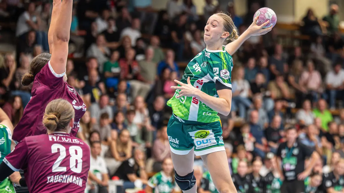 Matilda Ehlert Frisch Auf Frauen, 10 wirft aus dem Rueckraum, Frisch Auf Goeppingen vs. HC Leipzig, Handball, 1. Bundesliga, Spielzeit 2026/2027, 19.09.2026 Frisch Auf Goeppingen vs. HC Leipzig, Handball, 1. Bundesliga, Spielzeit 2026/2027, 19.09.2026 Goeppingen *** Matilda Ehlert, Frisch Auf Women, No. 10, shooting from the backcourt, Frisch Auf Göppingen vs. HC Leipzig, handball, 1st Bundesliga, 20262027 season, September 19, 2026, Frisch Auf Göppingen vs. HC Leipzig, Handball, 1st Bundesliga, 20262027 season, September 19, 2026, Göppingen Copyright: xMichaelxSchmidt/Eibner-Pressefotx EP_MST