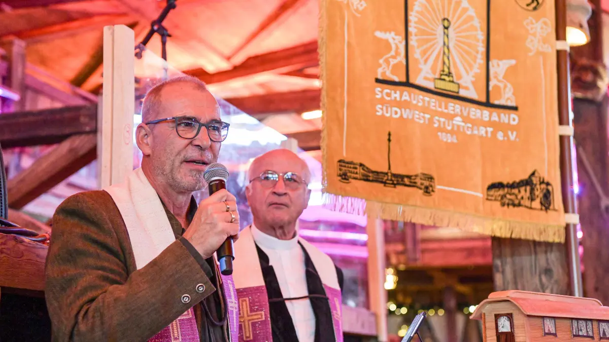 Volksfest Schaustellerfrühstück : Stuttgart, Cannstatter Wasen, Volksfest Schaustellerfrühstück bei Nina Renoldi in der Almhütte. Dort findet erstmals auch der Gottesdienst statt, denn es gibt für Schausteller-Pfarrer Bräuchle bisher keinen Nachfolger.