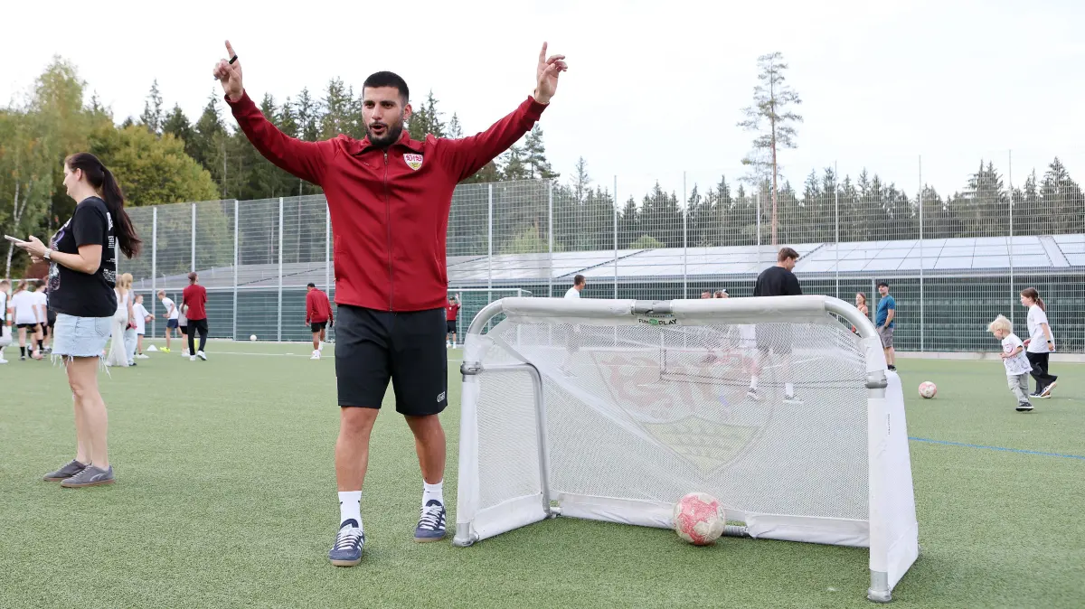 VfB Stuttgart Nachsorgeklink Tannheim: BAU // Deutschland, 29.09.2026, Tannheim, VfB Stuttgart zu Besuch in der Nachsorgeklink Tannheim, Deniz Undav