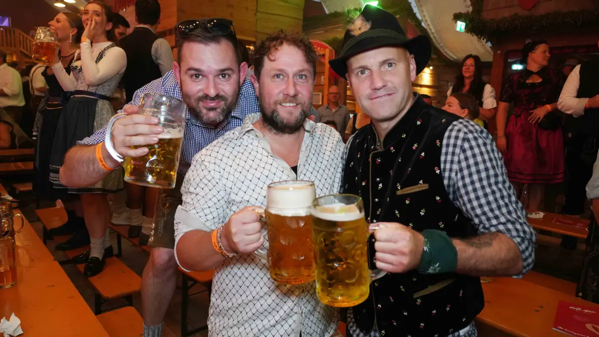 Statt in Uniform erschienen die meisten Gäste in Tracht.