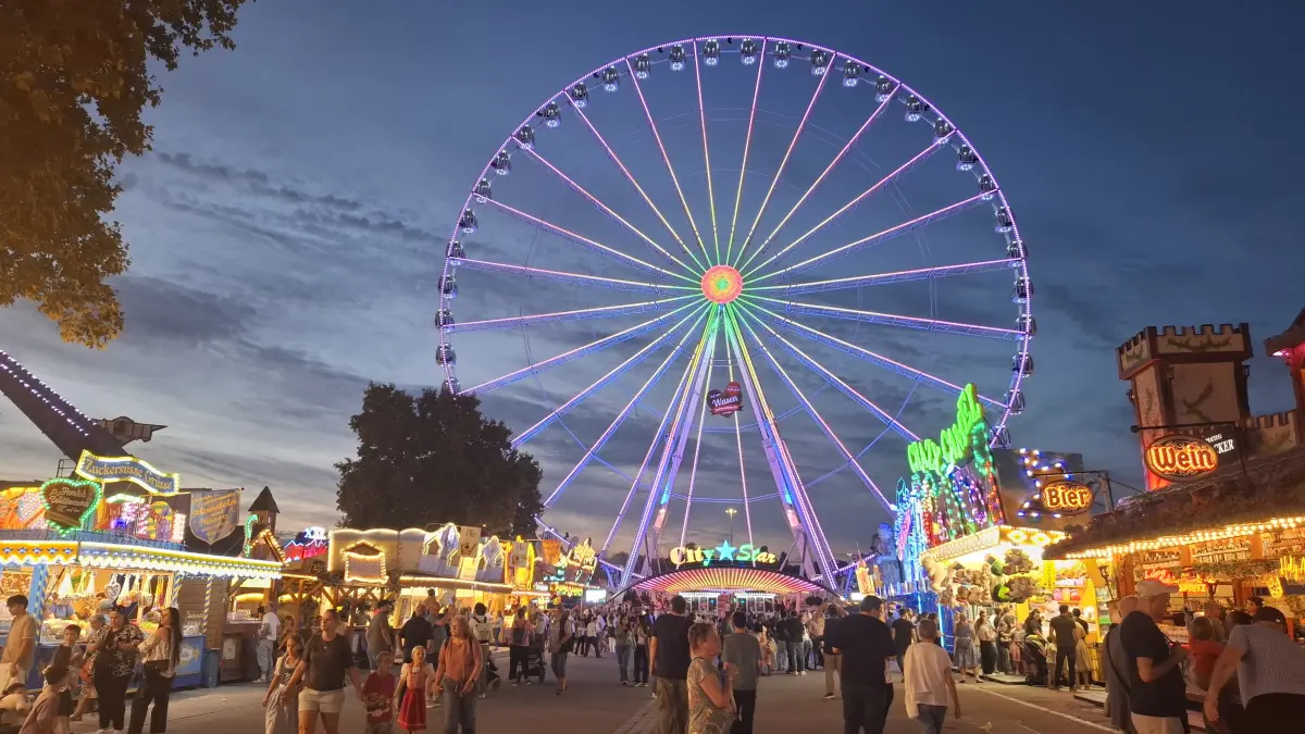 Neue Fahrgeschäfte auf dem Cannstatter Volksfest: Riesenrad City Star