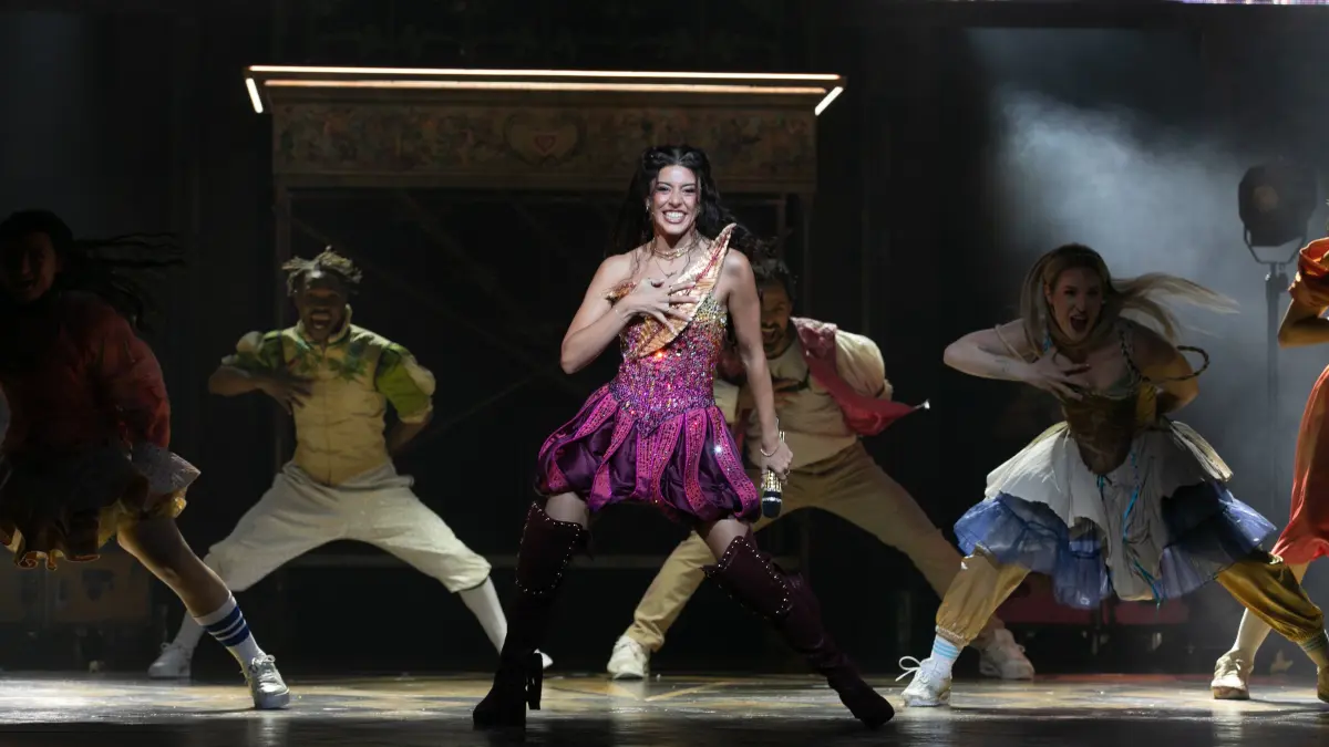 ß Julia Musical: #show Presse-Event im Vorfeld der Premiere von *& Julia* im Palladium Theater Jacqueline Braun als Amme Angelique
Carlos de Vries als Lance
Jonathan Guth als Romeo
Sabrina Weckerlin als Anne Hathaway
Sebeya als Julia (Sebya ist ihr Künstlername, gebürtig heißt sie Rita Sebeh, bevorzugt aber die Nennung des Künstlernamens)
Esmael Agostinho als François
Ibi als May
Maximilian Mann als William Shakespeare