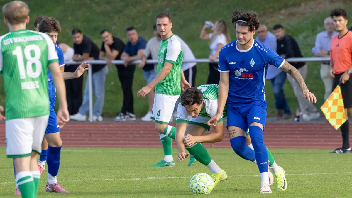 GSV Maichingen - SV Boeblingen, Fussball, Herren, Landesliga 2, 9.Spieltag, Saison 2026/2027, 27.09.2026, Dzan Komarica (GSV Maichingen #09) und Renato Peric (SV Boeblingen #22)
Foto: DROFITSCH/EIBNER