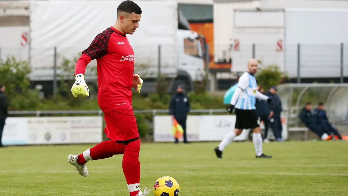 BAU // 17.04.2024, Deutschland, Schwieberdingen, Fußball Bezirksliga Enz/Murr
TSV Schwieberdingen vs. SV Pattonville, Jan Moor (SV)