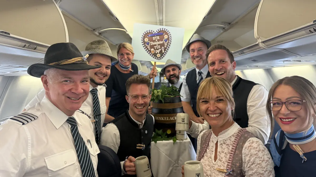 Das höchste Cannstatter Volksfest fand gestern am 1. Okotber 2026 auf einem Tui Flug nach Kreta statt. Auf 10.000 Metern Höhe.