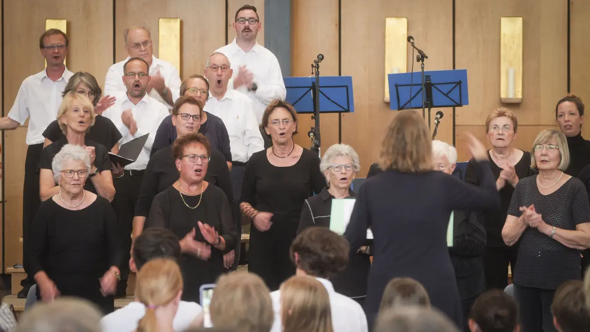 Chor: Korntal Münchingen - "Deutschland singt und klingt": In der Christuskirche in Korntal singen der Chor Koje Vocal Korntal und der Chor Korntal.
WICHTIG: Mit diesem Foto wird der Artikel von Ute Jenschur über den Tag des Ehrenamtes in der Leonberger Stadthalle bebildert.