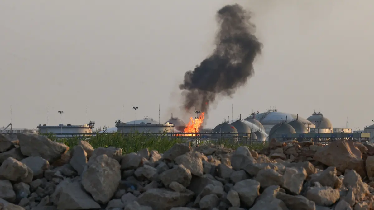 SAUDI-YEMEN-IRAN-US-ISRAEL-WAR: Flames burn at a facility belonging to Saudi oil giant Aramco south of Riyadh on October 3, 2026. The circumstances remained unclear but in recent weeks Aramco, majority-owned by the Saudi state, has come under attack from the Houthi authorities targeting the kingdom as part of the war in Yemen where Riyadh is backing the internationally recognised government. An AFP journalist reported seeing fire engines attempting to extinguish a blaze at the energy giant's Riyadh refinery, located south of the capital, while ambulances and police vehicles were stationed near the facility. (Photo by AFP) /