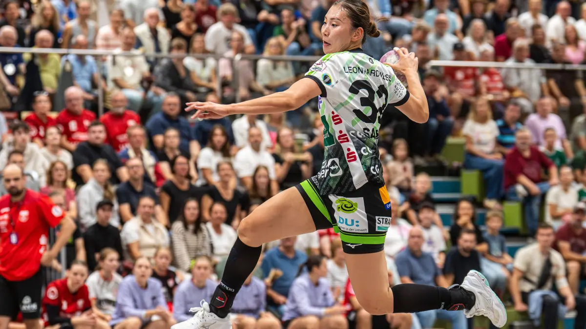 Haruno Sasaki Frisch Auf Frauen, 32 beim Tempogegenstoss, SG Nürtingen-Zizishausen vs. Frisch Auf Goeppingen, Handball, DHB-Pokal, Spielzeit 2026/2027, 03.10.2026 SG Nürtingen-Zizishausen vs. Frisch Auf Goeppingen, Handball, DHB-Pokal, Spielzeit 2026/2027, 03.10.2026 Nuertingen *** Haruno Sasaki, Frisch Auf Women, No. 32 on a fast break, SG Nürtingen Zizishausen vs. Frisch Auf Göppingen, Handball, DHB Cup, 20262027 season, October 3, 2026, SG Nürtingen Zizishausen vs. Frisch Auf Göppingen, Handball, DHB Cup, 20262027 season, October 3, 2026, Nürtingen Copyright: xMichaelxSchmidt/Eibner-Pressefotx EP_MST