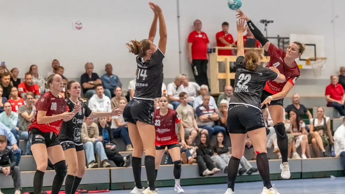 Handball 3. Liga Habo Beilstein Langhanshalle, Frauen 1 SG Schozach Bottwartal (rot ) - TSV Haunstetten (grün ), 4 Jana Honer, Foto: Andreas Essig