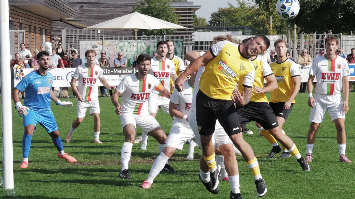 Fußball, Fussball, Landesliga, TV Echterdingen - FC Esslingen: Fußball, Fussball, Landesliga, TV Echterdingen - FC Esslingen
Nr.10 (E): Ivan Matanovic - gelb/schwarz
Fotograf: Günter E. Bergmann - Photography
Aufnahmedatum: 04.10.2026