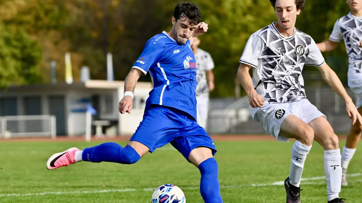 Gleich schlägt es ein: Arsenios Arseniou (re.) von der SV Böblingen erzielt den ersten Saisontreffer aus dem Spiel heraus.