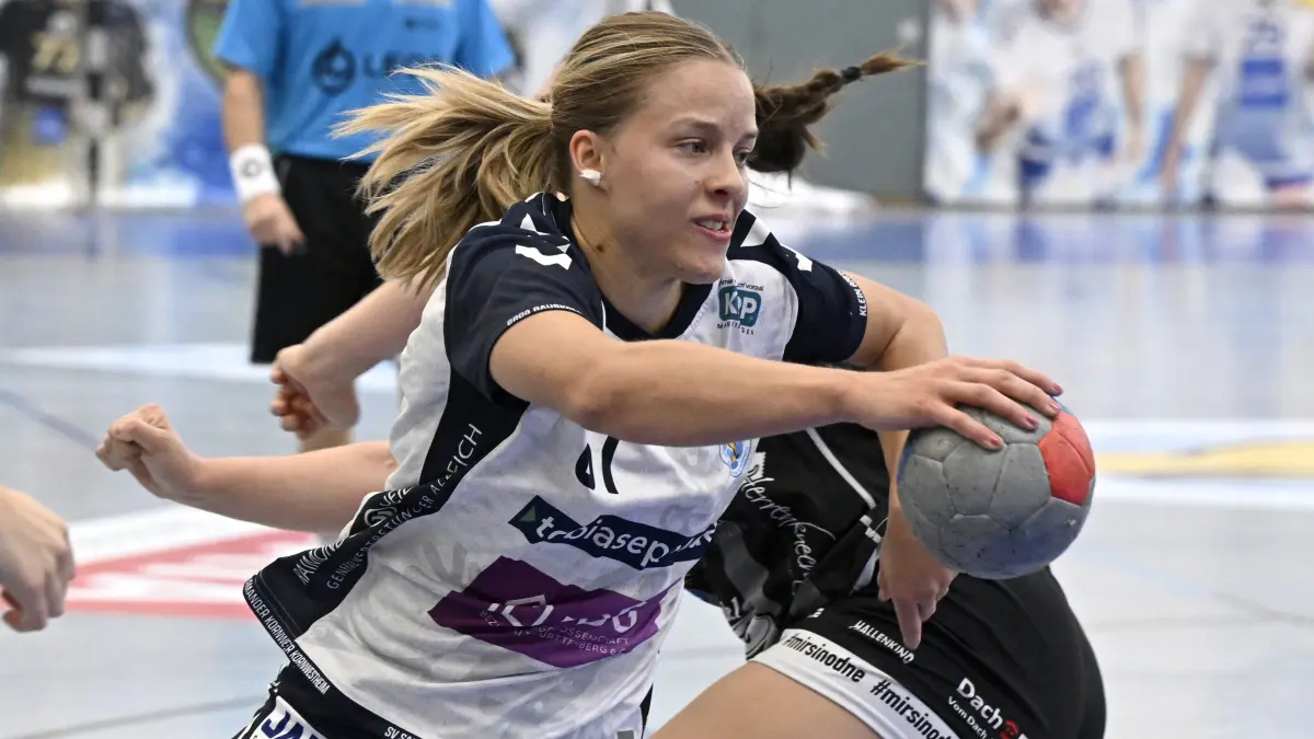 SV Salamander Kornwestheim - TuS Ottenheim: SV Salamander Kornwestheim - TuS Ottenheim; Handball Oberliga Damen, SVK Saison 2026 2027,
SVK (weiss): Nina Haug