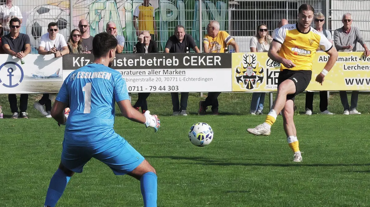 Fußball, Fussball, Landesliga, TV Echterdingen - FC Esslingen: Fußball, Fussball, Landesliga, TV Echterdingen - FC Esslingen
Nr.2 (E): David Govorusic - gelb/schwarz
Fotograf: Günter E. Bergmann - Photography
Aufnahmedatum: 04.10.2026