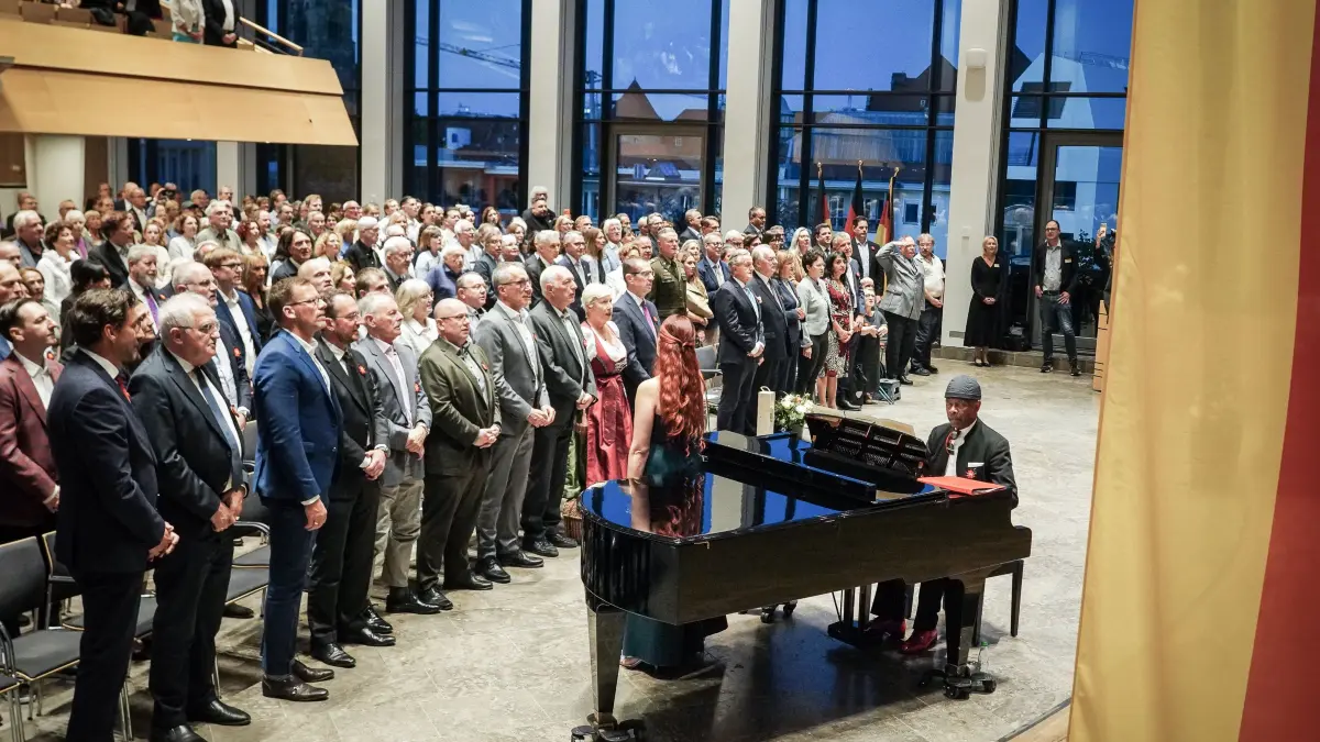 Tag der Deutschen Einheit. Feierstunde im Stuttgarter Rathaus mit Gastredner Dr. Reiner Haseloff MdL, Ministerpräsident a.D., und OBM Frank Nopper: Tag der Deutschen Einheit. Feierstunde im Stuttgarter Rathaus mit Gastredner Dr. Reiner Haseloff MdL, Ministerpräsident a.D., und OBM Frank Nopper