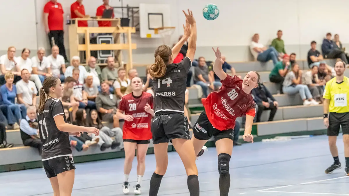 Handball 3. Liga Habo Beilstein Langhanshalle, Frauen 1 SG Schozach Bottwartal (rot ) - TSV Haunstetten (grün ),80 Lea Walter, Foto: Andreas Essig