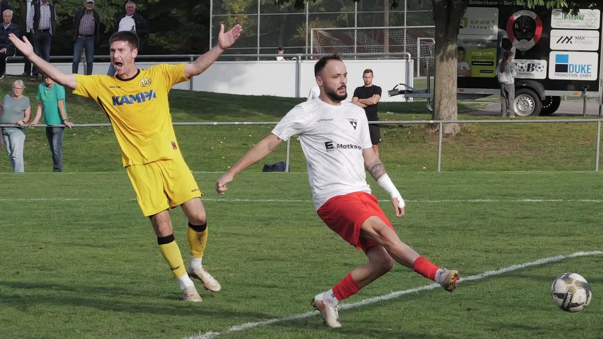 Fußball, Fussball, Landesliga, TSV Weilimdorf - SV Waldhausen: Fußball, Fussball, Landesliga, TSV Weilimdorf - SV Waldhausen
Nr.80 (W): Riccardo Scarcelli - weiß/rot
Fotograf: Günter E. Bergmann - Photography
Aufnahmedatum: 04.10.2026