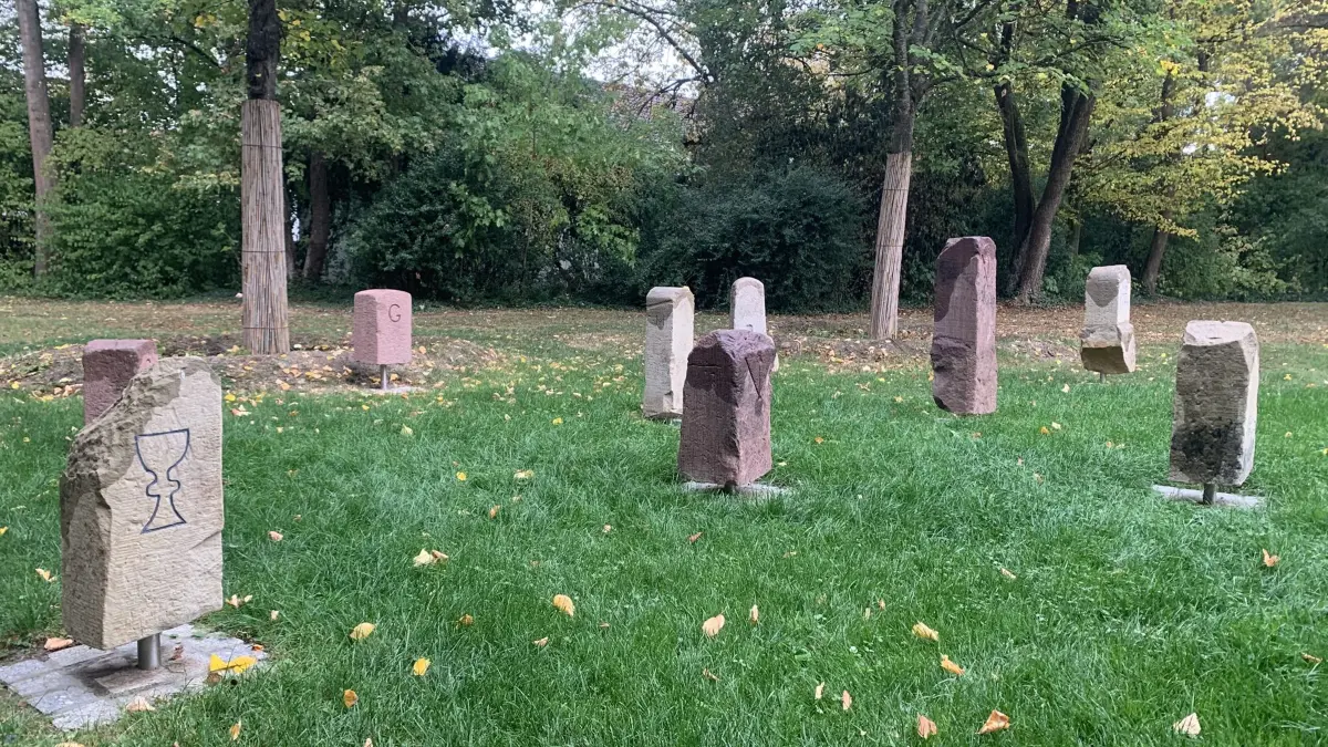 Der Grenzsteingarten in Gärtringen zeigt Steine aus zwei Jahrhunderten