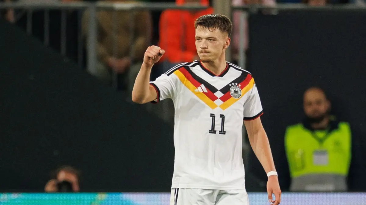 Deutschland - Georgien: 06.10.2026, Nordrhein-Westfalen, Bielefeld: Fußball, U21 Männer: EM-Qualifikation, Deutschland - Georgien, 1. Runde, Gruppe F, 10. Spieltag, Schüco Arena. Torschütze Dzenan Pejcinovic (Deutschland) feiert seinen Treffer zum 2:0. Foto: Friso Gentsch/dpa +++ dpa-Bildfunk +++