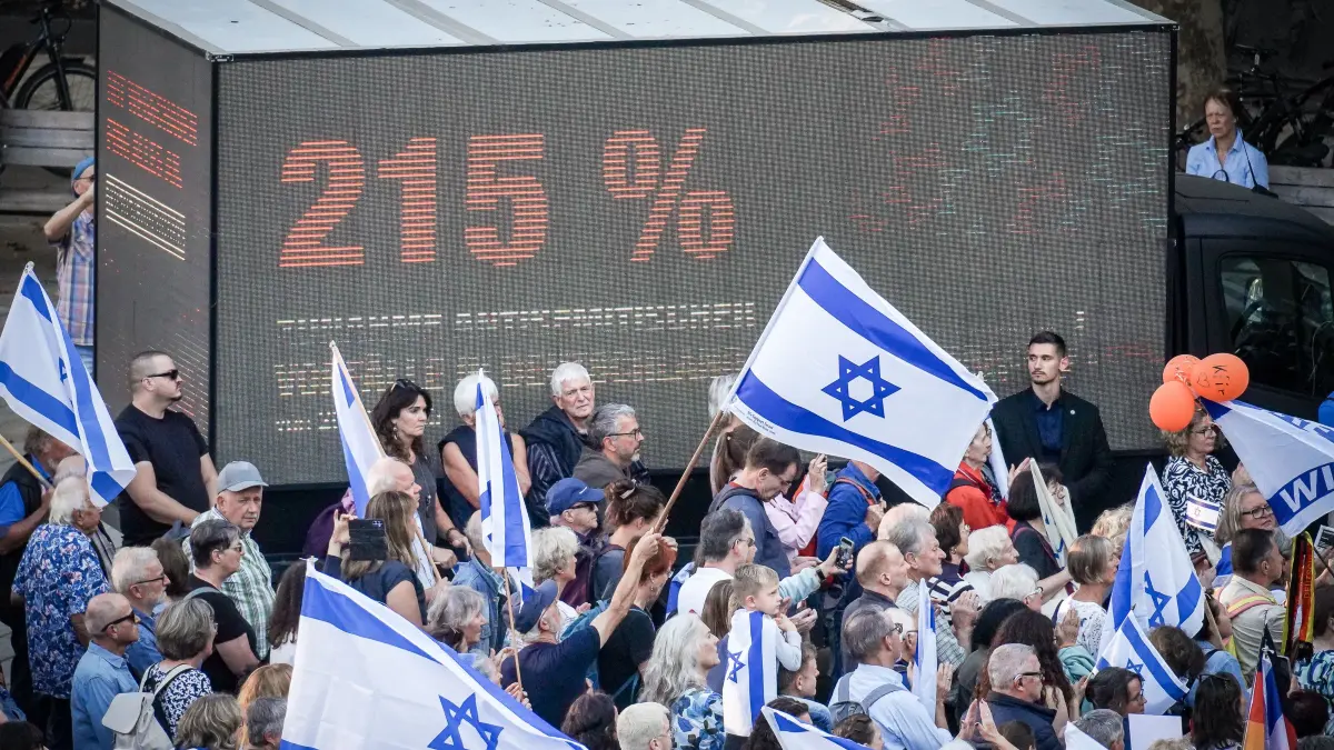Demos zum 7.10. DIG von jüdischer Seite demonstriert auch um 17 Uhr auf dem Marktplatz: Demos zum 7.10. DIG von jüdischer Seite demonstriert auch um 17 Uhr auf dem Marktplatz
