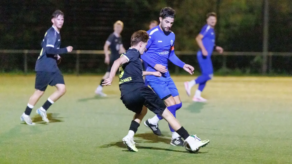 TSV Schönaich - SpVgg Aidlingen: Schönaich, Kreisliga, TSV Schönaich gegen SpVgg Aidlingen, 10 Iliyas Karayel 8 Leon Weinbrenner