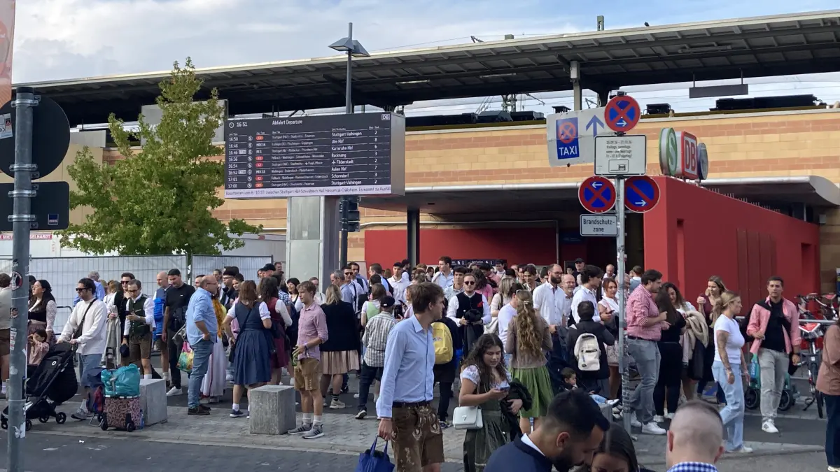 Cannstatter Bahnhof zur Wasenzeit