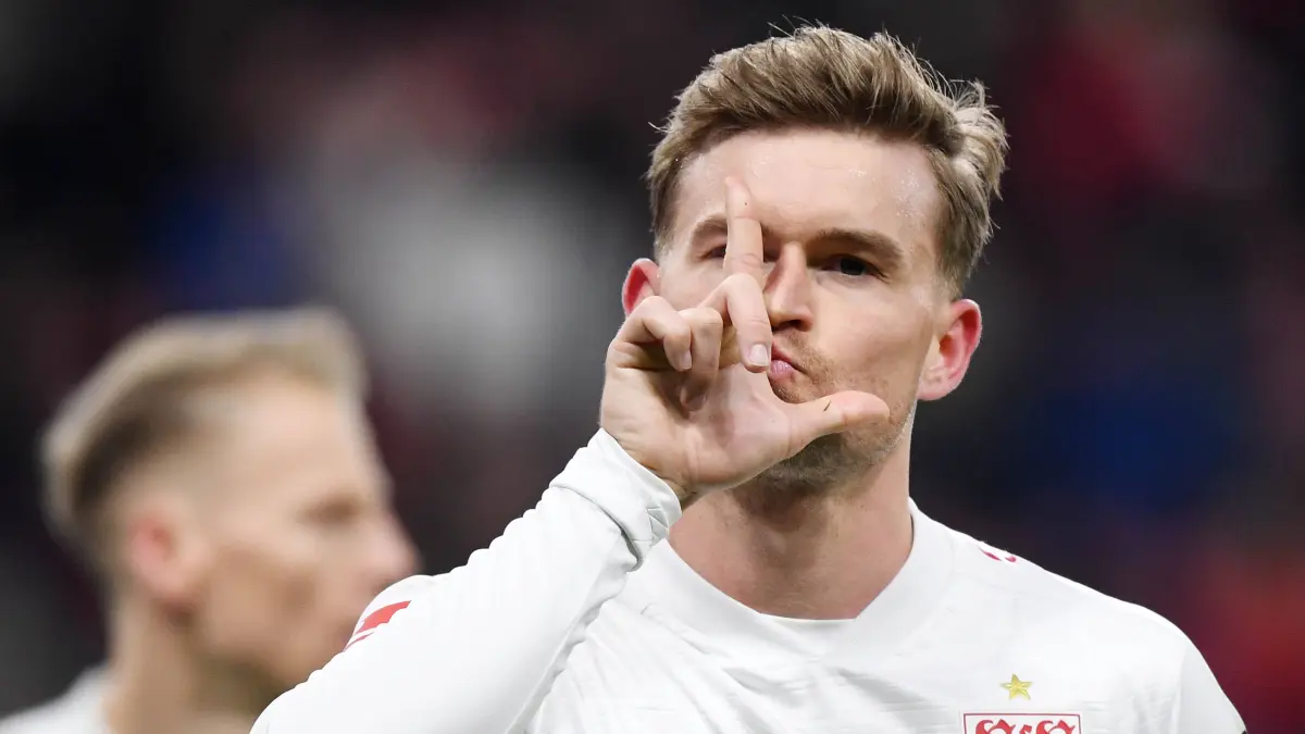 Fussball 1.Bundesliga, Bayer 04 Leverkusen gegen VFB Stuttgart in der BayArena.: 10.01.2026, xophax, Fussball 1.Bundesliga, Bayer 04 Leverkusen - VFB Stuttgart Maximilian Mittelstädt VFB erzielt per Elfmeter das 2 zu 0 für den VFB . Jubelzeichen DFL/DFB REGULATIONS PROHIBIT ANY USE OF PHOTOGRAPHS as IMAGE SEQUENCES and/or QUASI-VIDEO Leverkusen *** 10 01 2026, xophax, Soccer 1 Bundesliga, Bayer 04 Leverkusen VFB Stuttgart Maximilian Mittelstädt VFB scores the 2 to 0 for VFB from the penalty spot DFL DFB REGULATIONS PROHIBIT ANY USE OF PHOTOGRAPHS as IMAGE SEQUENCES and or QUASI VIDEO Leverkusen