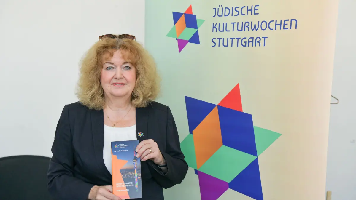 Juedischen Kulturwochen: Stuttgart, Die Israelitische Religionsgemeinschaft Württembergs stellt das Programm der diesjährigen jüdischen Kulturwochen
Im Bild: Barbara Traub, Susanne Jakubowski, Mihail Rubinstein