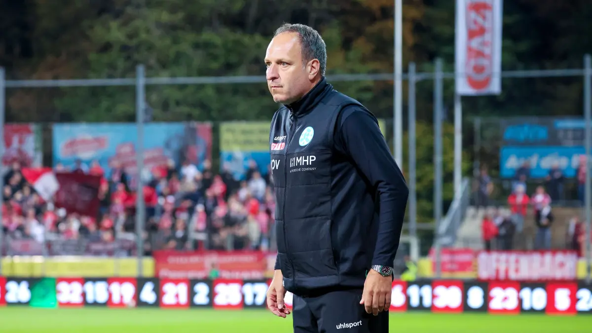 BAU // 02.10.2026, Deutschland, Stuttgart, Fussball, Regionalliga Südwest,
SV Stuttgarter Kickers vs. Kickers Offenbach, Kickers Trainer Holger Bachthaler