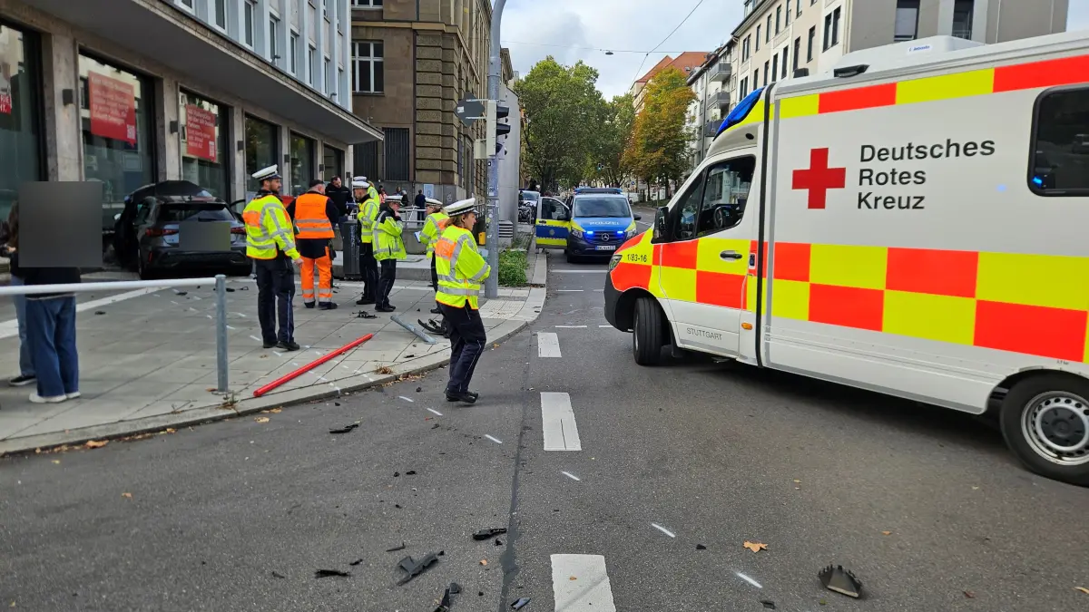 Stuttgart, schwerer Unfall Rotebühlstr. Ecke Schwabstr